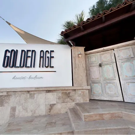 Golden Age Apartahotel *