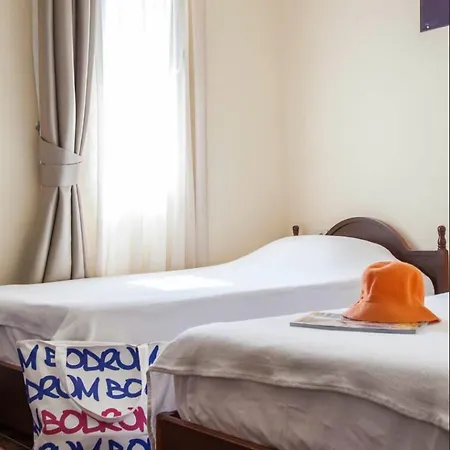 Golden Age Apartahotel *